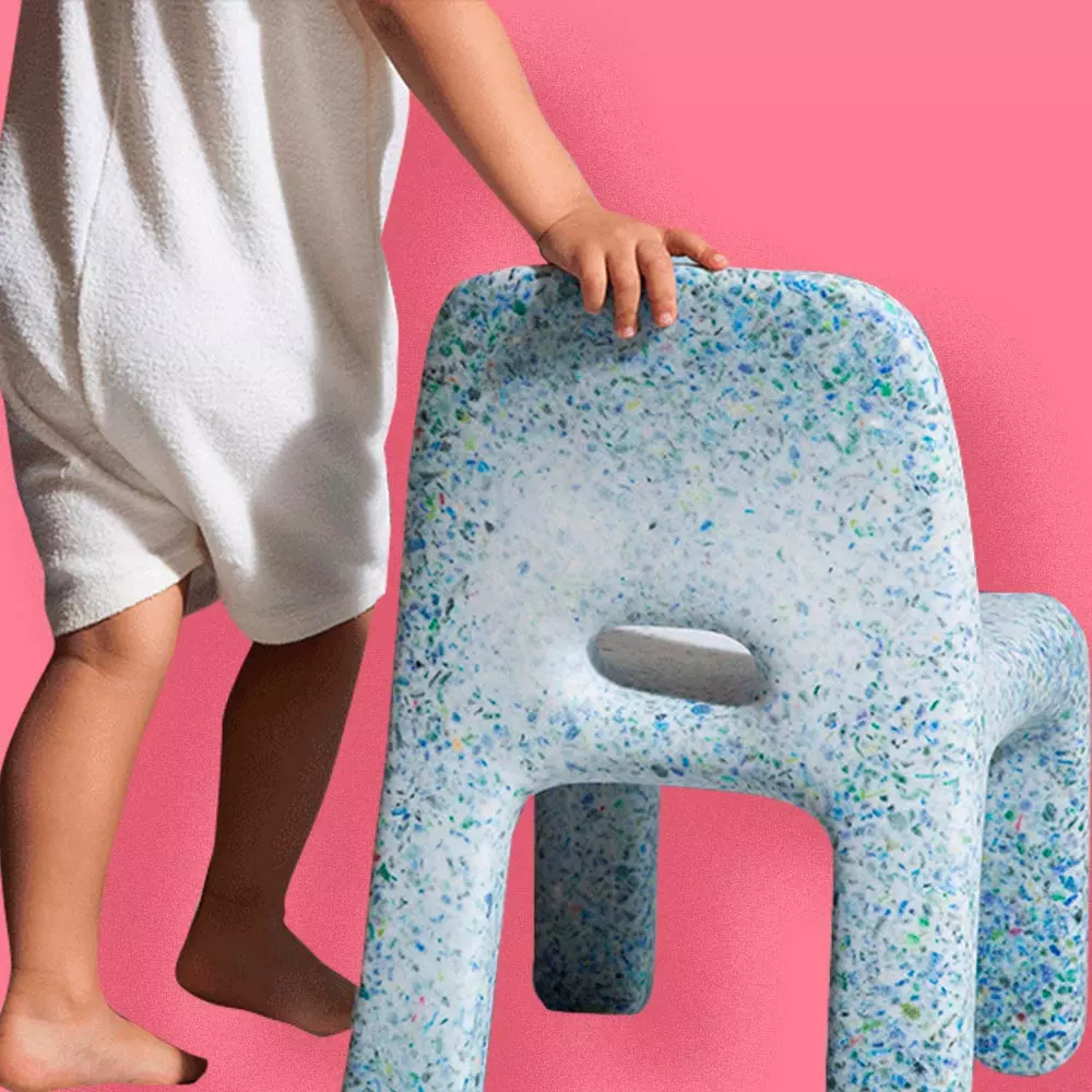 Chaise pour enfant issue du recyclage de jouets